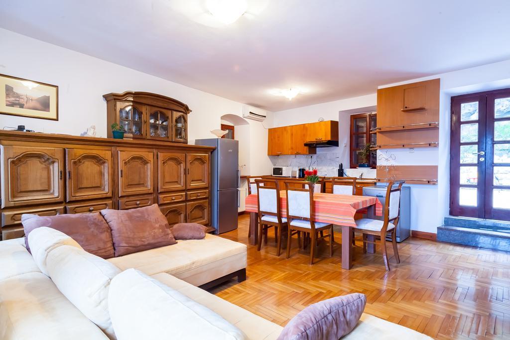 Villa & Apartments Perasto Extérieur photo