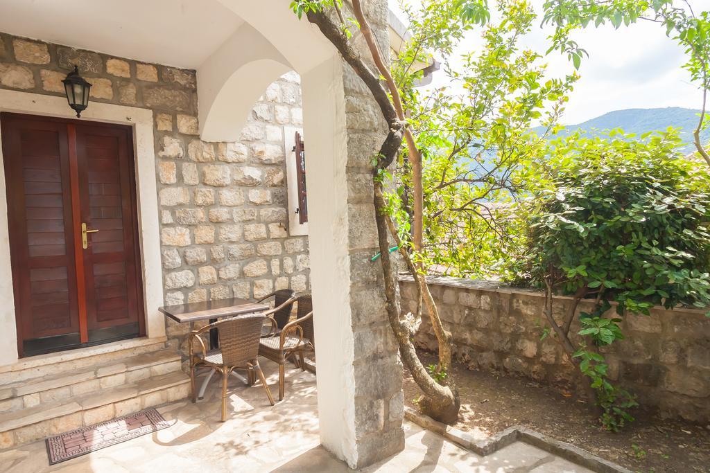 Villa & Apartments Perasto Extérieur photo