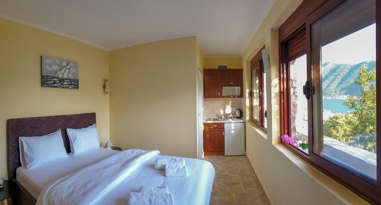 Villa & Apartments Perasto Extérieur photo